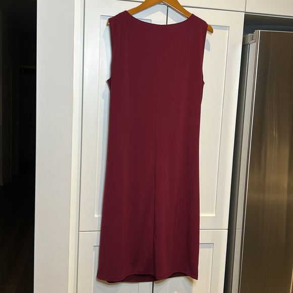 Ann Taylor Wine Red Ruched Stretch Sleeveless Sheath Midi Dress Women’s Size 12 - Picture 13 of 13